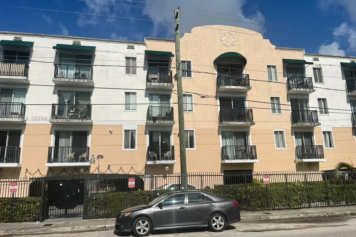 400 SW 2nd St #307, Miami: photo 1 of 14