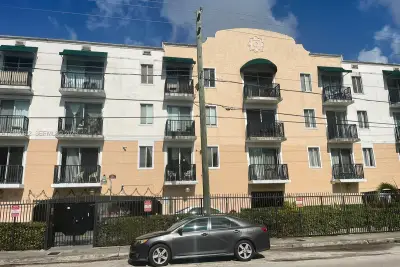 400 SW 2nd St #307, Miami: photo 1 of 14
