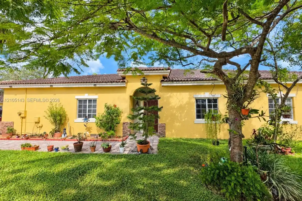 3344 NE 11th Dr, Homestead: photo 1 of 37