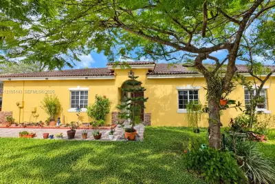3344 NE 11th Dr, Homestead: photo 1 of 37