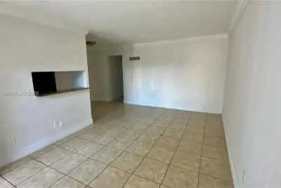 7101 SW 89th Ct #213, Miami: photo 1 of 7