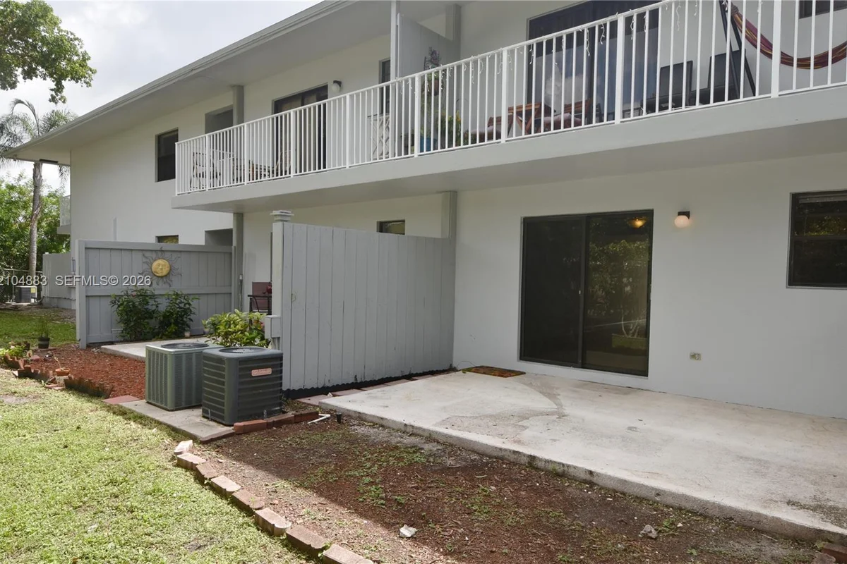 1401 NE 53rd St #109, Fort Lauderdale: photo 1 of 19