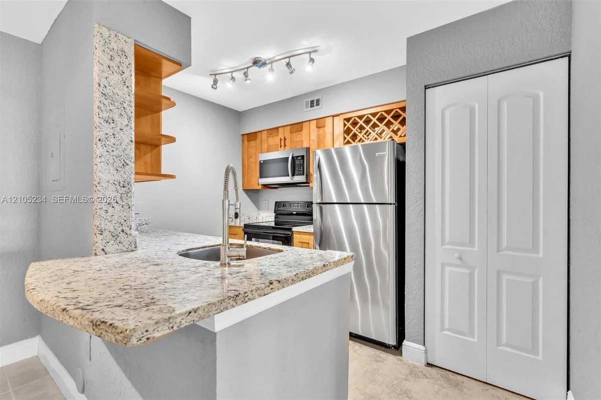 2831 N Oakland Forest Dr #113, Oakland Park: photo 1 of 36