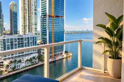 601 NE 27th St #1505, Miami: photo 1 of 33