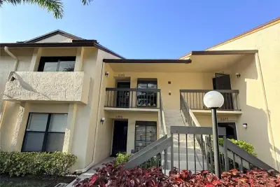 3310 Perimeter Dr, Greenacres: photo 1 of 15