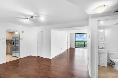 2333 Brickell Ave #2708, Miami: photo 1 of 42