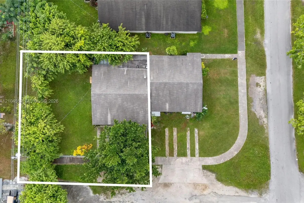 174 NE 14th St, Homestead: photo 1 of 20