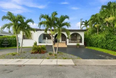 30 E 36th St, Hialeah: photo 1 of 22