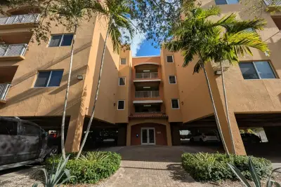 1300 NE 109th St #301, Miami: photo 1 of 19