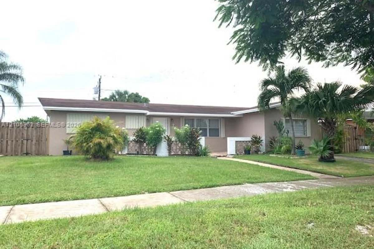 20600 SW 115th Rd, Miami: photo 1 of 12