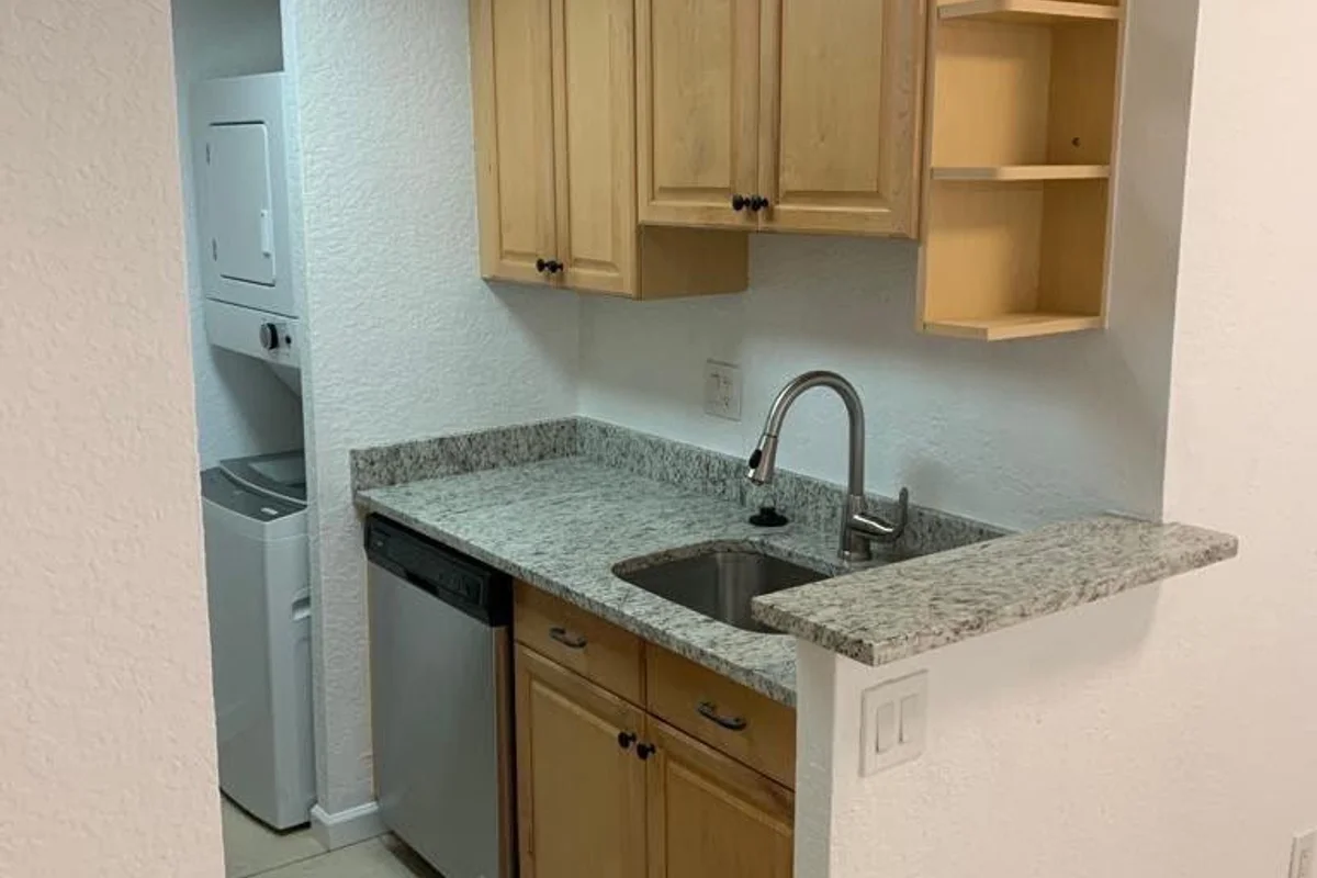 9916 Twin Lakes Dr #33-C, Coral Springs: photo 1 of 15