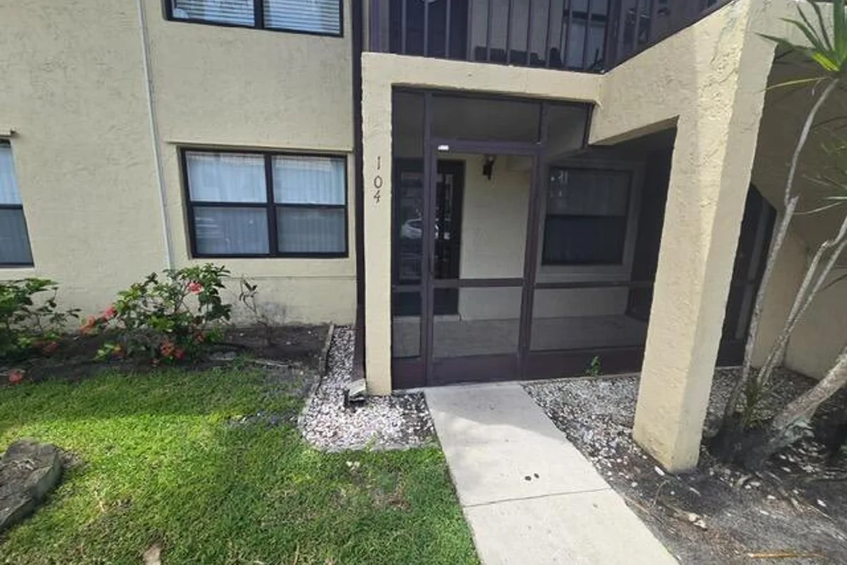 7197 Golf Colony Ct #104, Lake Worth: photo 1 of 6