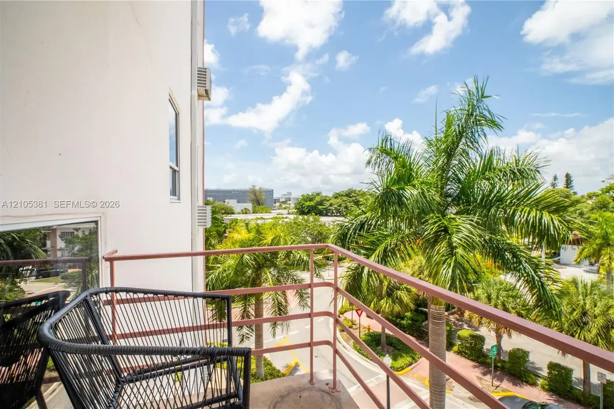 255 W 24th St #436, Miami Beach: photo 1 of 17