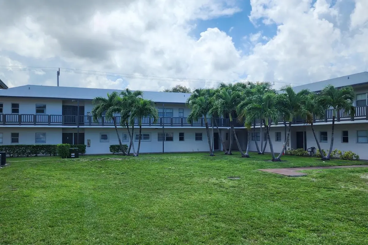 1420 NW 2nd St #A105, Fort Lauderdale: photo 1 of 6
