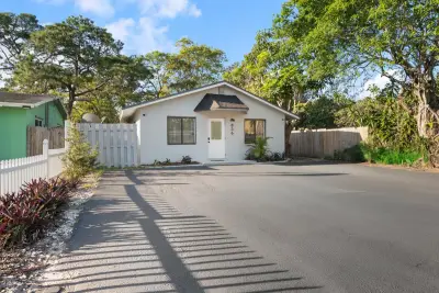836 SW 13th Ct, Pompano Beach: photo 1 of 37