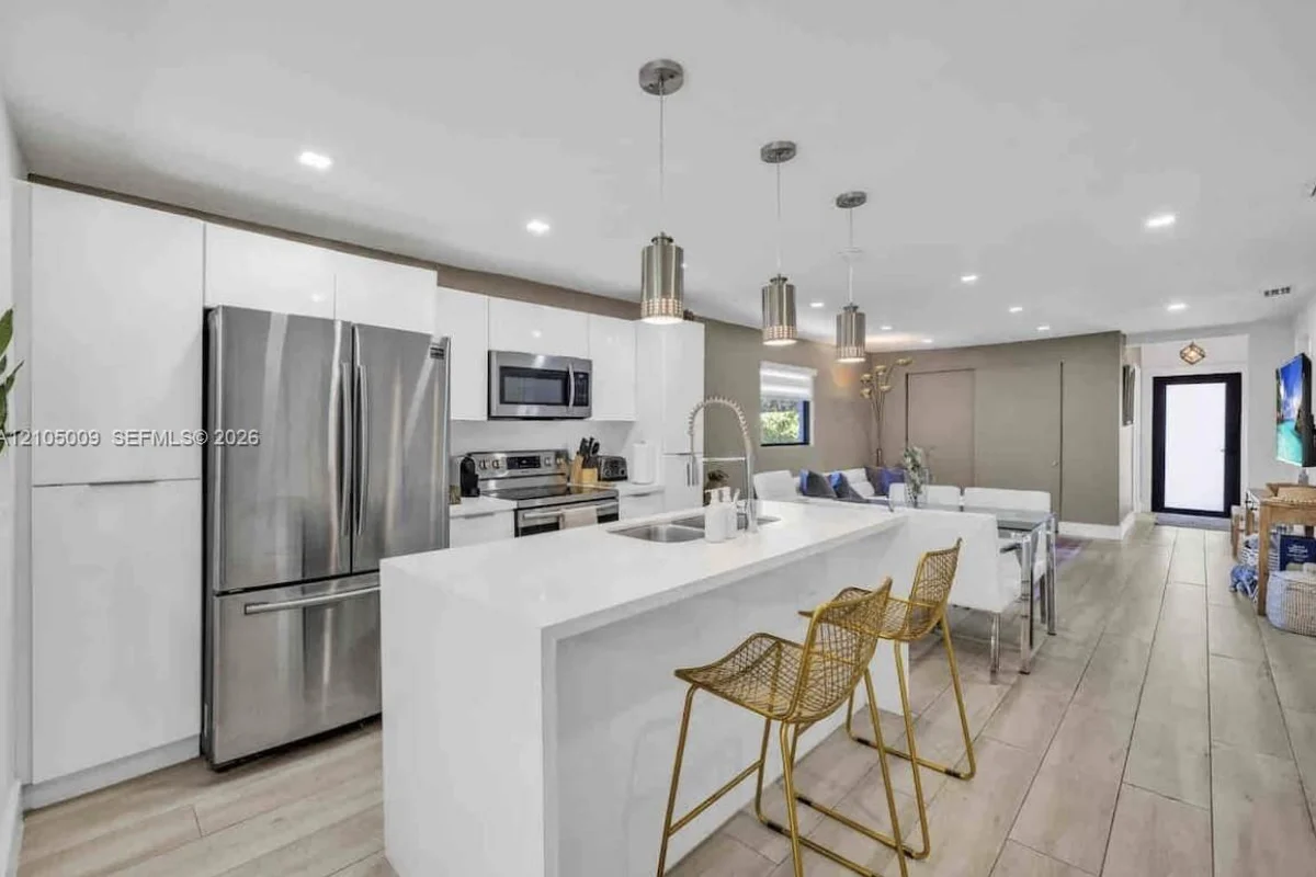 254 NW 51st St, Miami: photo 1 of 23