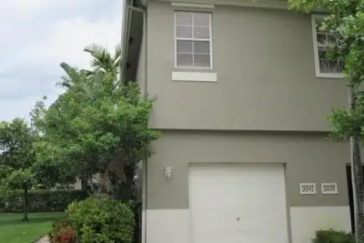 3041 Laurel Ridge Cir, Riviera Beach: photo 1 of 12