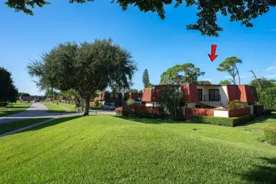 3846 Victoria Dr, West Palm Beach: photo 1 of 1