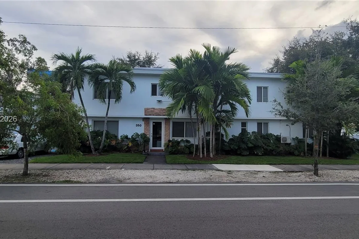 350 SW 15th Rd #6, Miami: photo 1 of 12