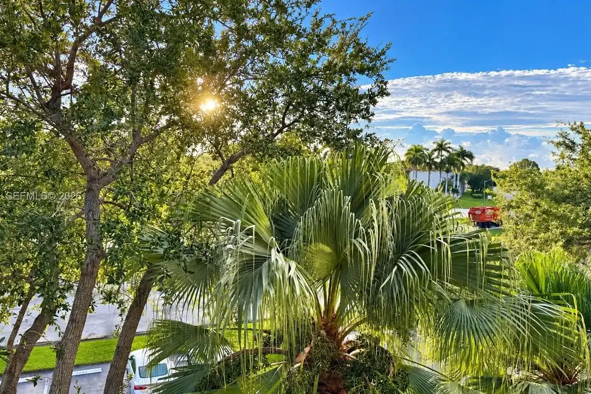 800 SW 131st Ave #308F, Pembroke Pines: photo 1 of 9