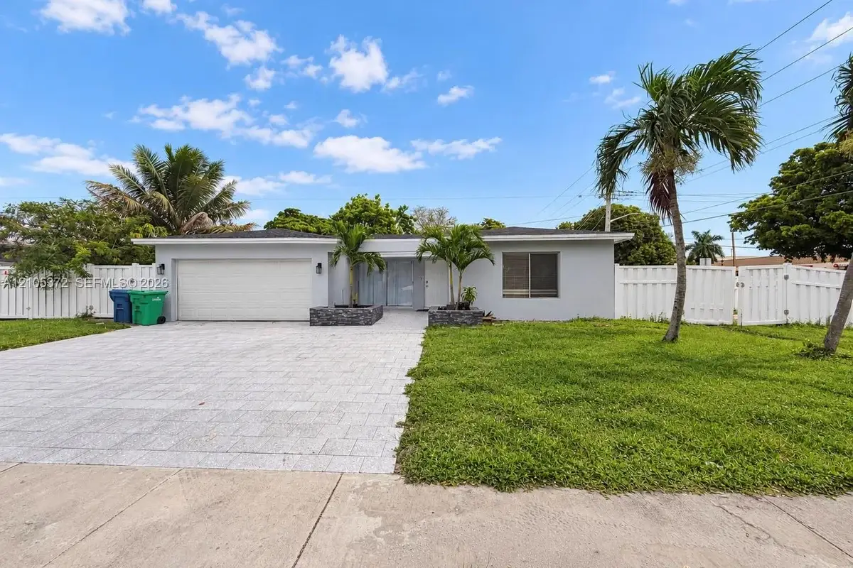 2300 NW 83rd Ave, Sunrise: photo 1 of 6