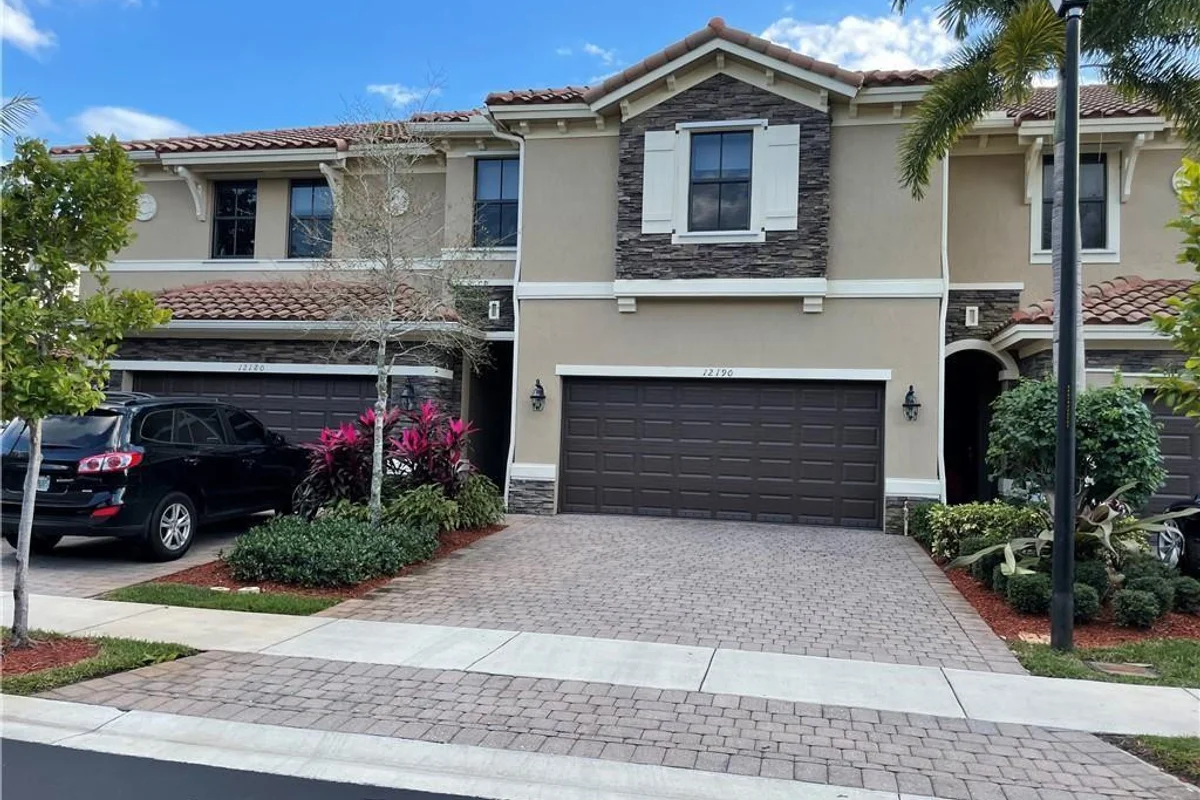 12190 Village Pl, Davie: photo 1 of 11