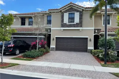 12190 Village Pl, Davie: photo 1 of 11