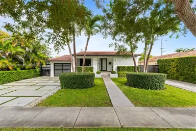 6217 SW 16th St, West Miami: photo 1 of 43