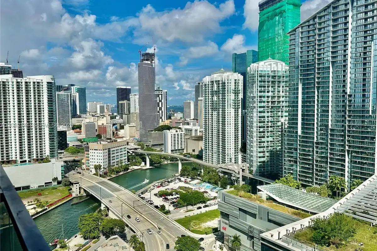 88 SW 7th St #2605, Miami: photo 1 of 19