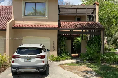 3340 Torremolinos Ave #A-40, Doral: photo 1 of 34