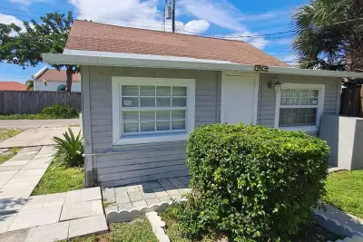 311 S J St #3, Lake Worth Beach: photo 1 of 21
