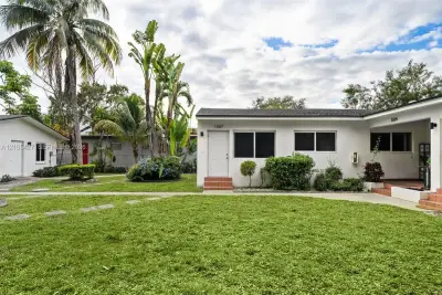 1267 NE 127th St #1, North Miami: photo 1 of 16