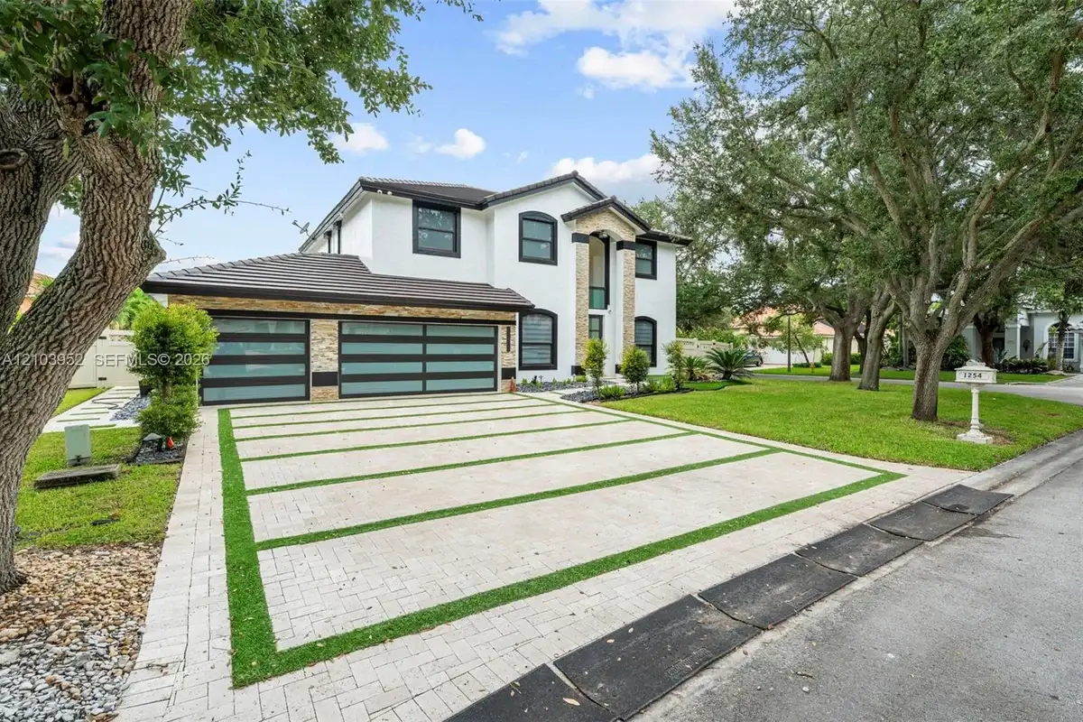 1254 NW 102nd Way, Coral Springs: photo 1 of 15