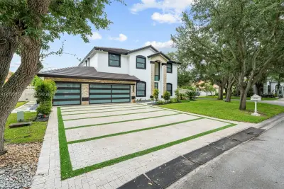 1254 NW 102nd Way, Coral Springs: photo 1 of 15