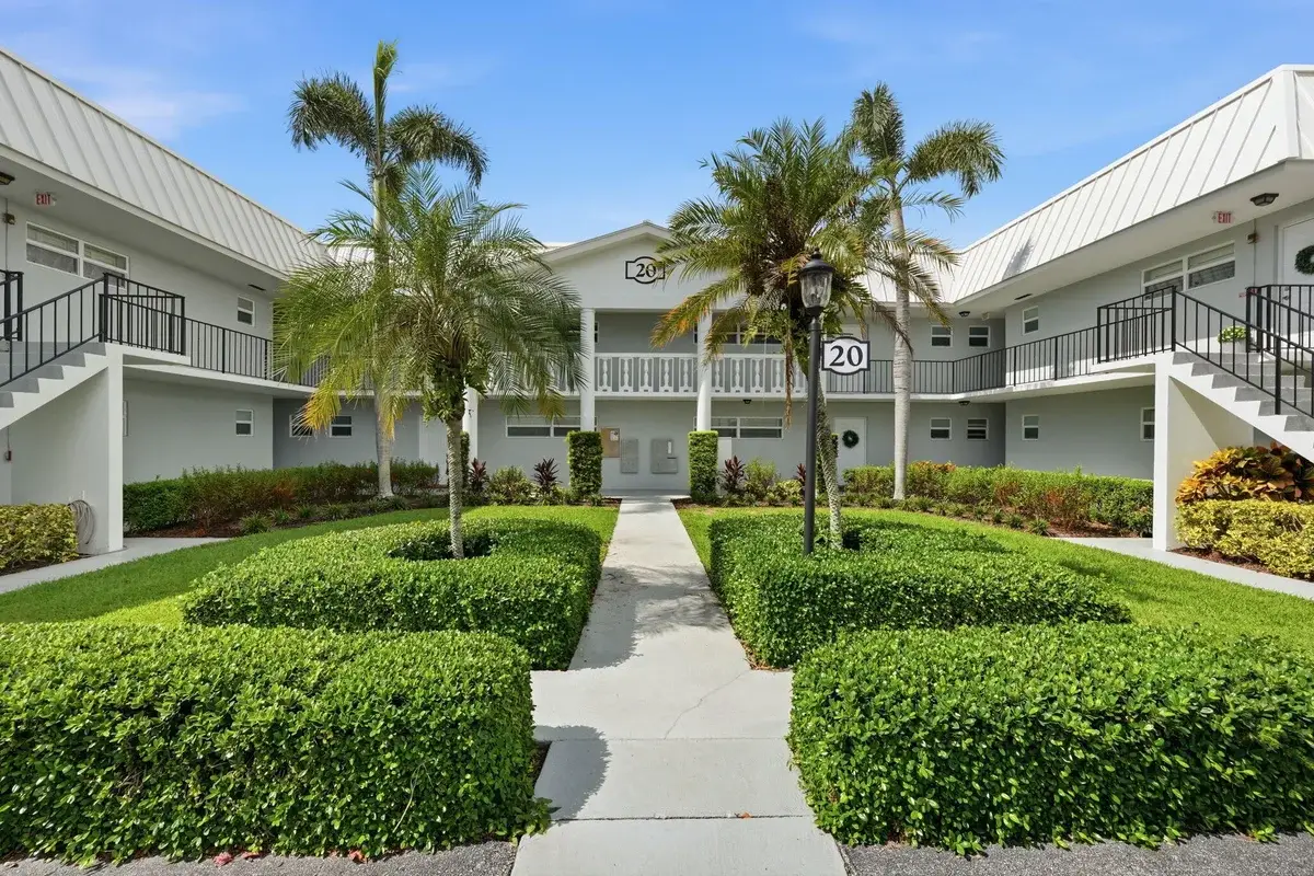 20 Colonial Club Dr #202, Boynton Beach: photo 1 of 25