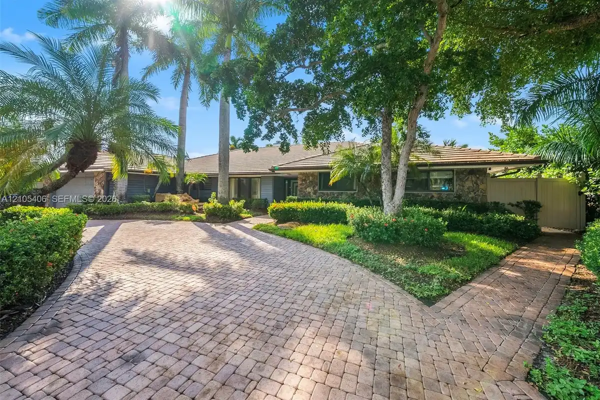 407 Sunset Dr, Hallandale Beach: photo 1 of 69