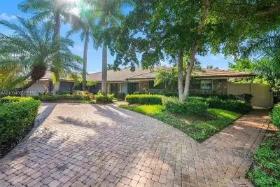 407 Sunset Dr, Hallandale Beach: photo 1 of 69