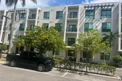 4745 NW 84th Ct #20, Doral: photo 1 of 43