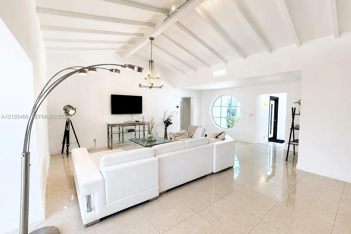 2830 NE 56 Ct, Fort Lauderdale: photo 1 of 34