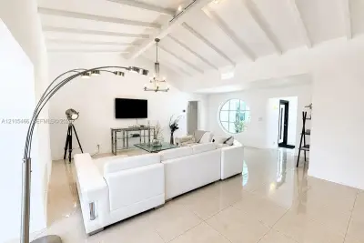 2830 NE 56 Ct, Fort Lauderdale: photo 1 of 34