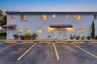 8164 NW 10th St #2, Miami: photo 1 of 29