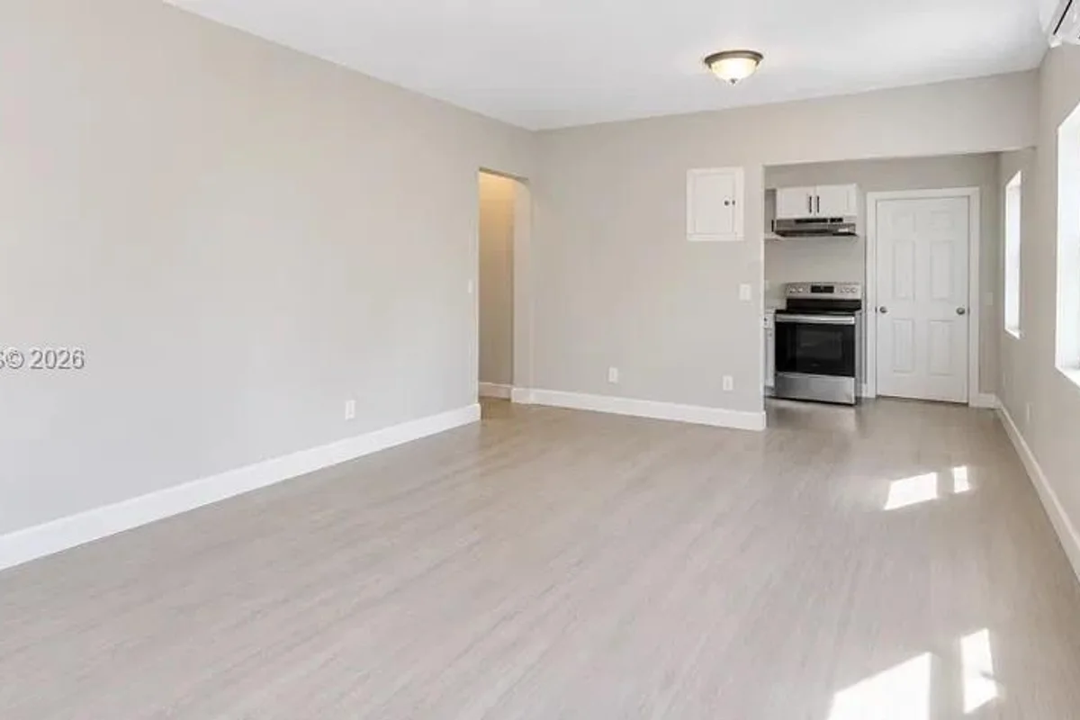 2707 Lincoln St #20, Hollywood: photo 1 of 7
