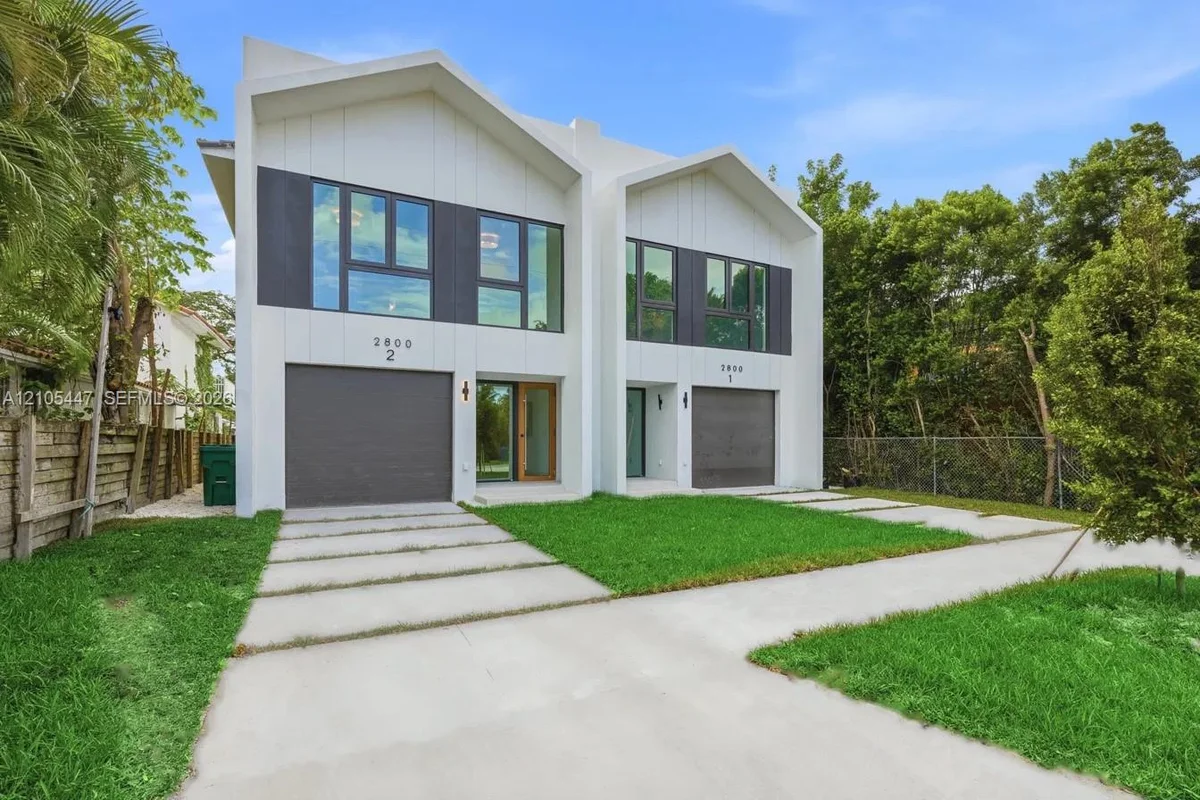 2800 SW 38th Ct #2, Miami: photo 1 of 37