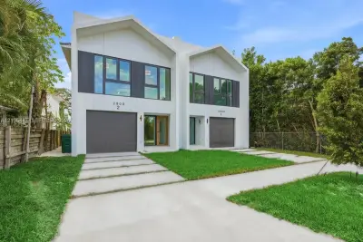 2800 SW 38th Ct #2, Miami: photo 1 of 37