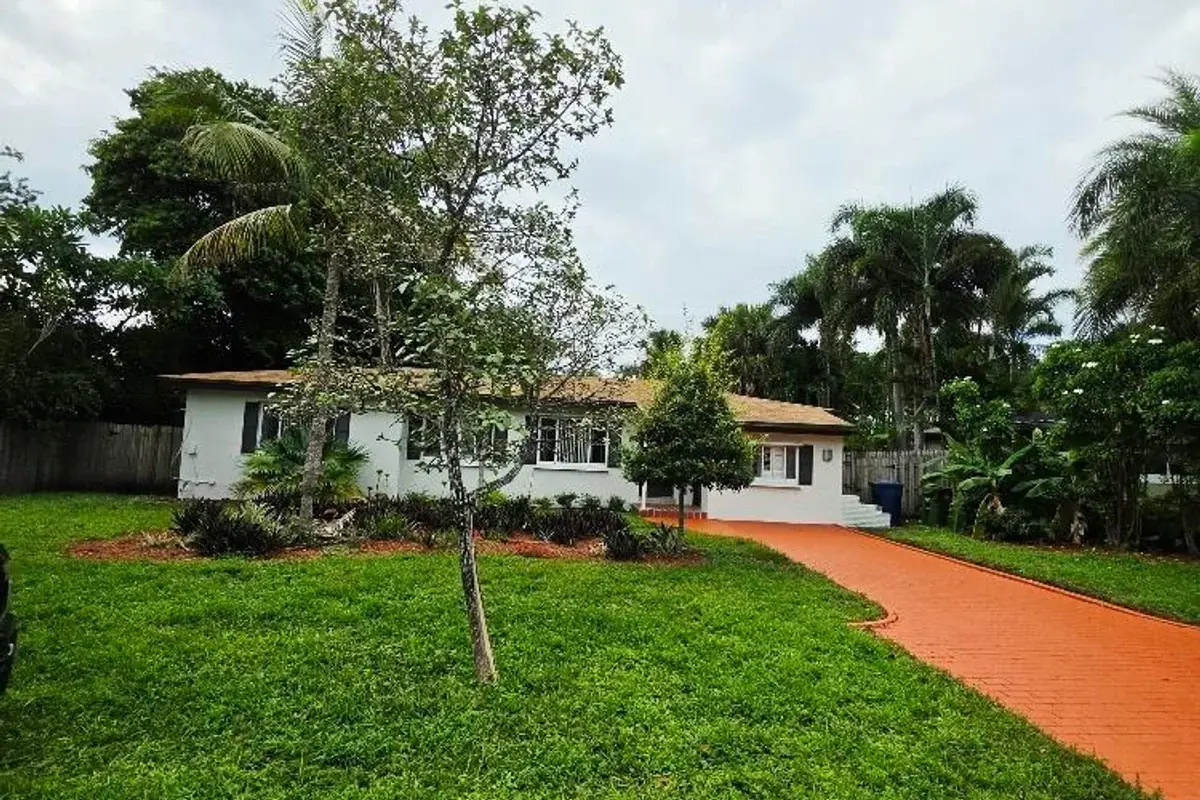 1432 NE 27th St, Wilton Manors: photo 1 of 9