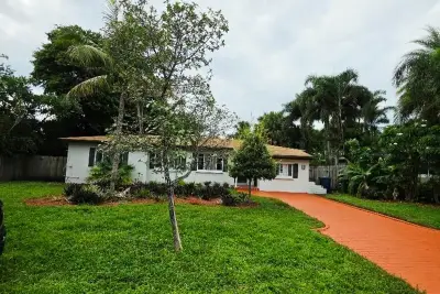 1432 NE 27th St, Wilton Manors: photo 1 of 9