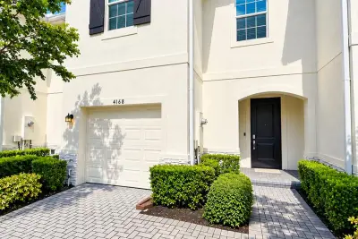4168 Lagoon Shore Dr, Lake Worth: photo 1 of 27