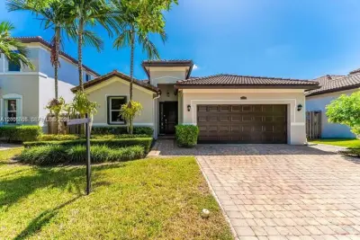 House in Homestead: photo 1 of 15