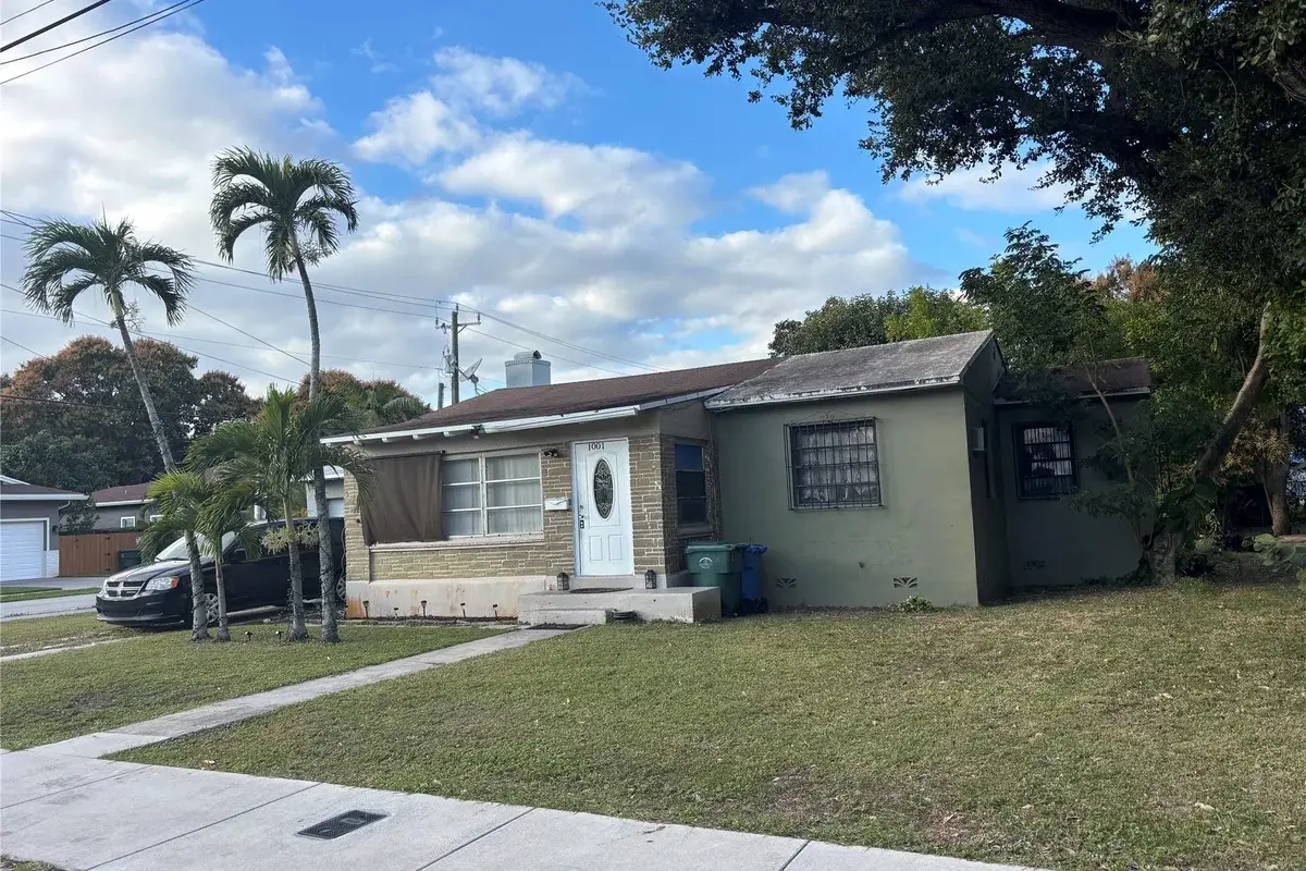 1001 NE 33rd St, Oakland Park: photo 1 of 5