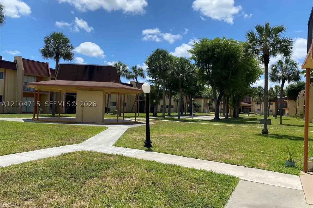 2840 NW 55th Ave #2D, Lauderhill: photo 1 of 3